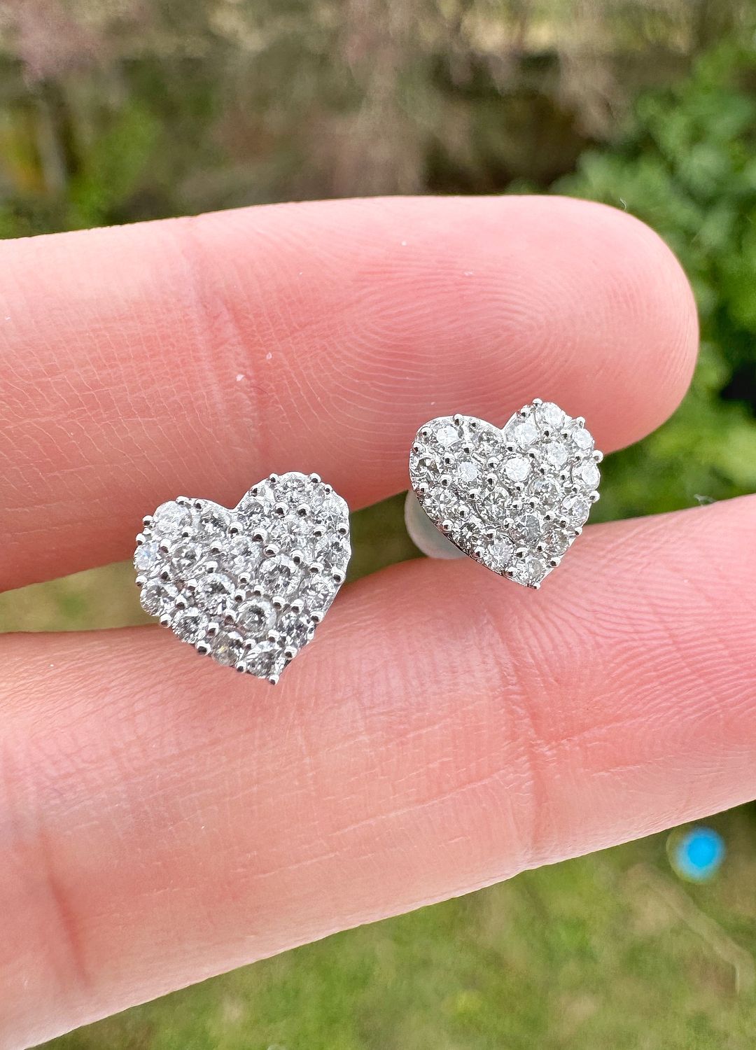 0.50 tcw Heart Stud Wg
