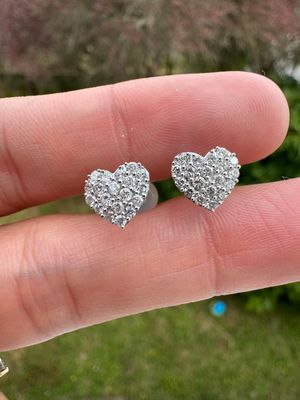 0.50 tcw Heart Stud Wg