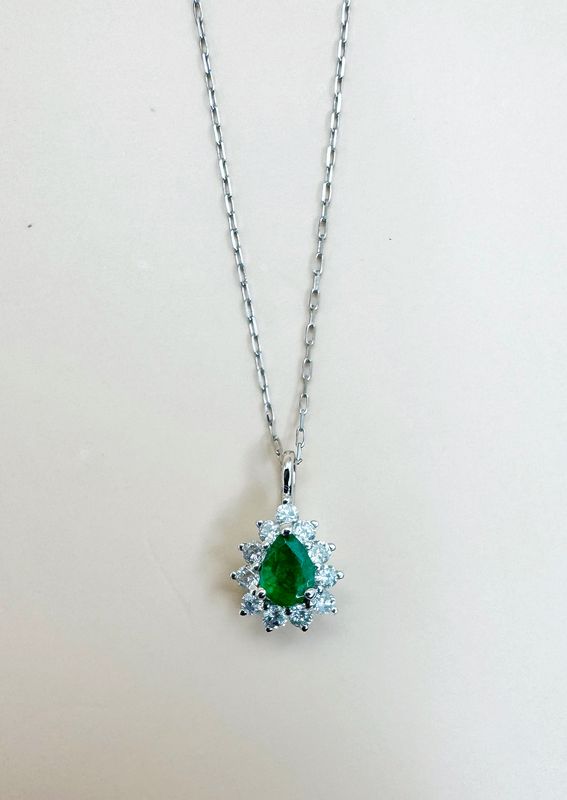 Green Emerald Attached Necklace Pt900