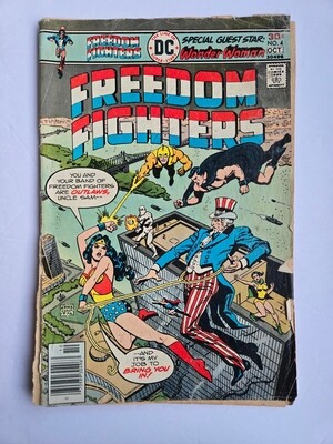 1976 Freedom Fighters #4 - DC Comics (30 cents cover)