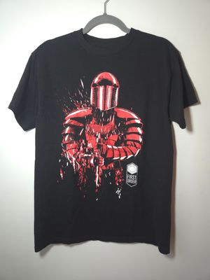 Star Wars: The Last Jedi Red Knight Portrait with First Order Emblem Men&#39;s Medium (M) T-Shirt - GU