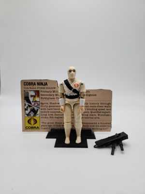 ​1984 Tunnel Rat (Storm Shadow) avec sa carte figurine d&#39;action vintage (presque complète, il ne manque que l&#39;arc) G.I. Joe Hasbro​