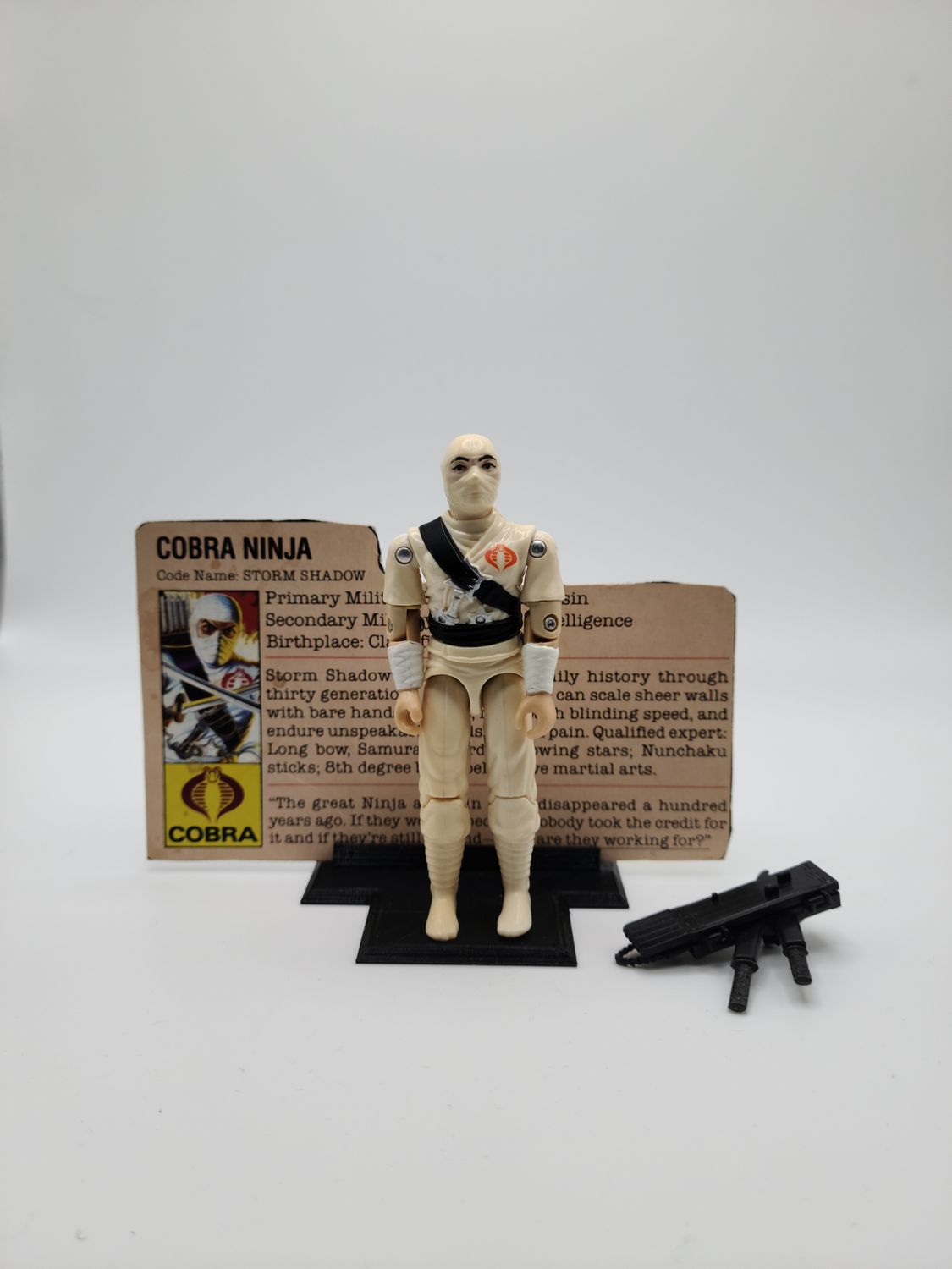 ​1984 Tunnel Rat (Storm Shadow) avec sa carte figurine d&#39;action vintage (presque complète, il ne manque que l&#39;arc) G.I. Joe Hasbro​
