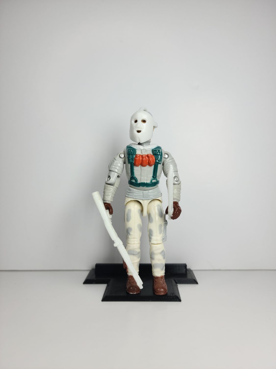 1993 Frostbite with 3 accessories - vintage G.I. Joe action figure Hasbro