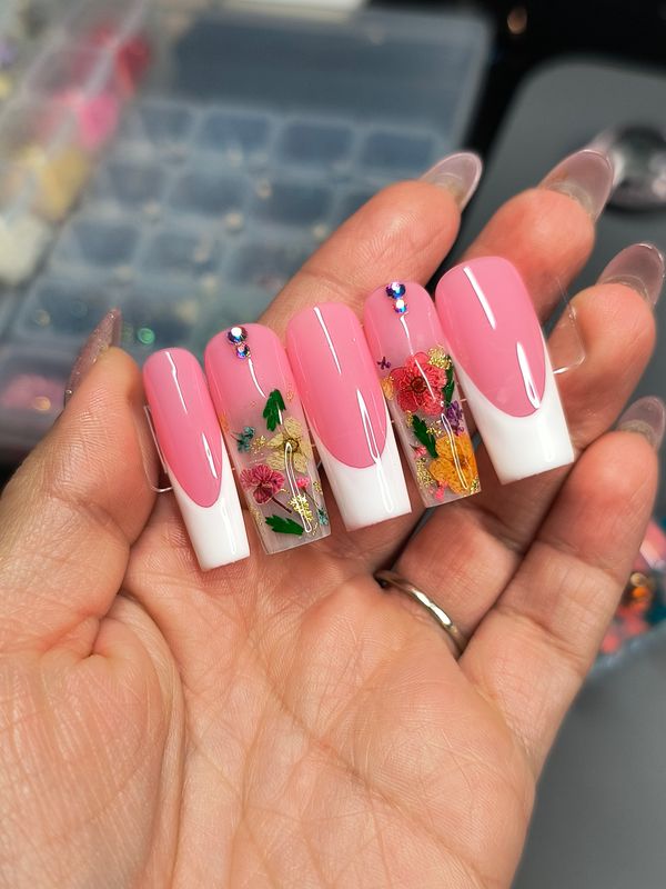 French Tip| Encapsulated Flowers| Rhinestones| Gold Flakes| Spring| Gel Press ons