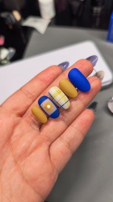 Plaid &amp; Spice| Matte| Plaid| Flower| Gel Press Ons