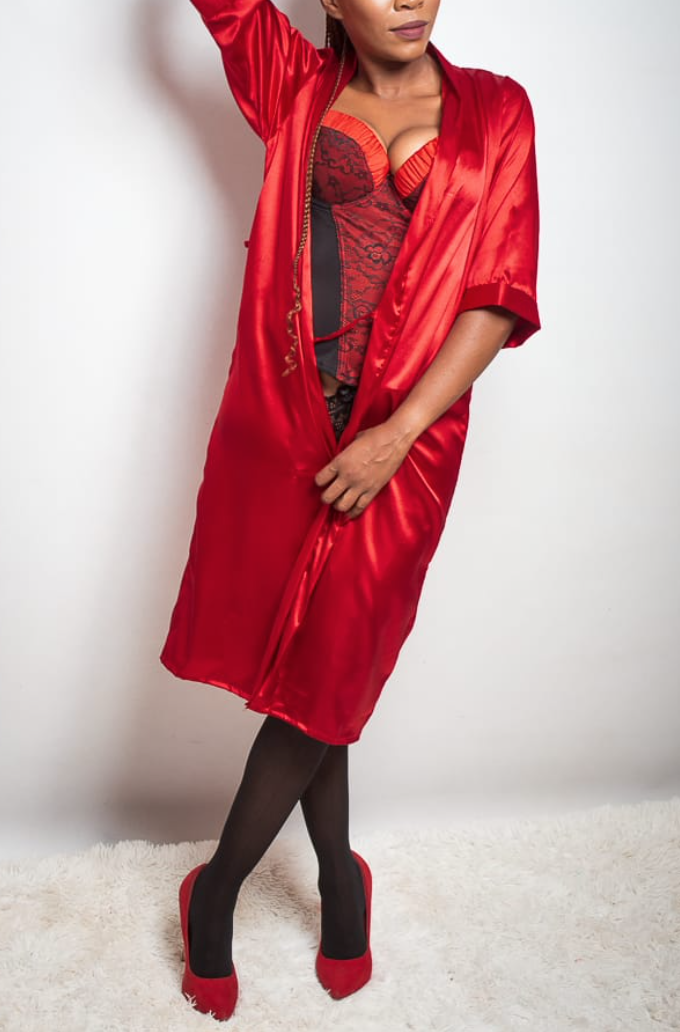 Model is wearing a Small Size