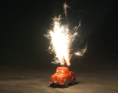 Firework-novelty:移动⼩喷花[动感卡车]Half Ton
