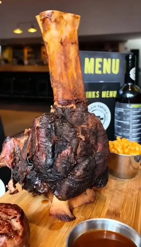 1,6 kg Beefhammer mit 4 Beilagen nach Wahl für 99 €