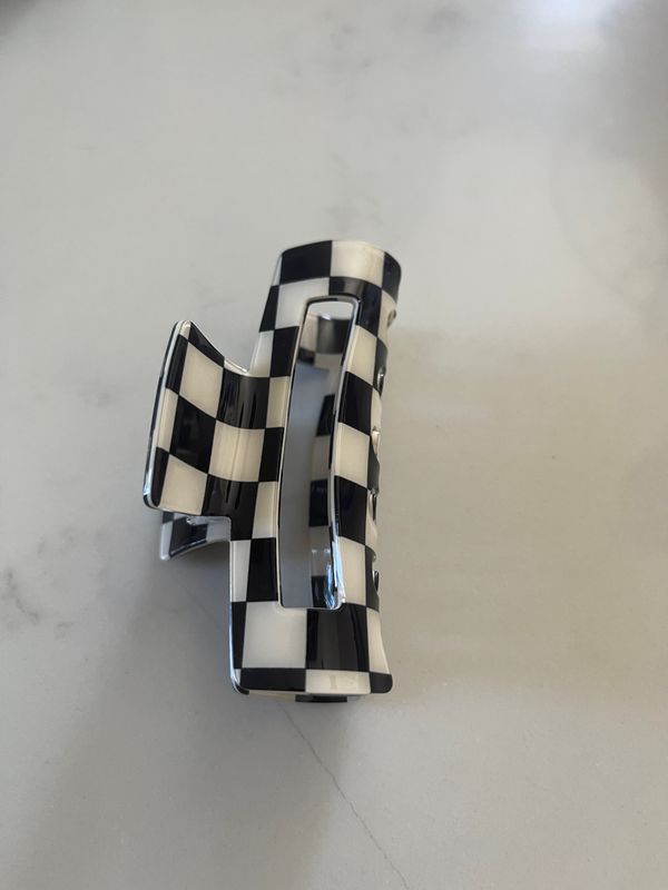 Medium Checkered Claw Hair Clip