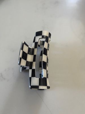Medium Checkered Claw Hair Clip