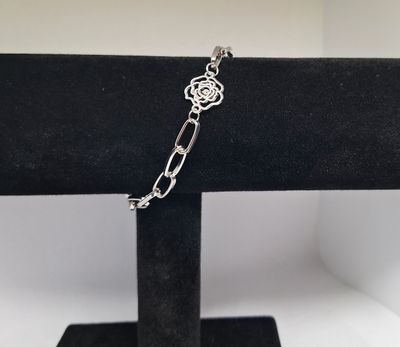 Oval Cable link Bracelet with Flower