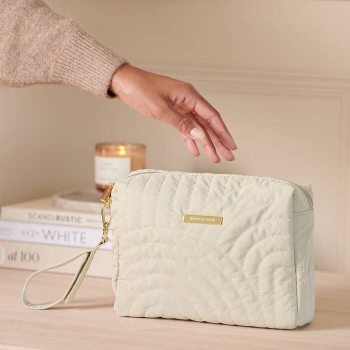 Quilted Wristlet Organizer