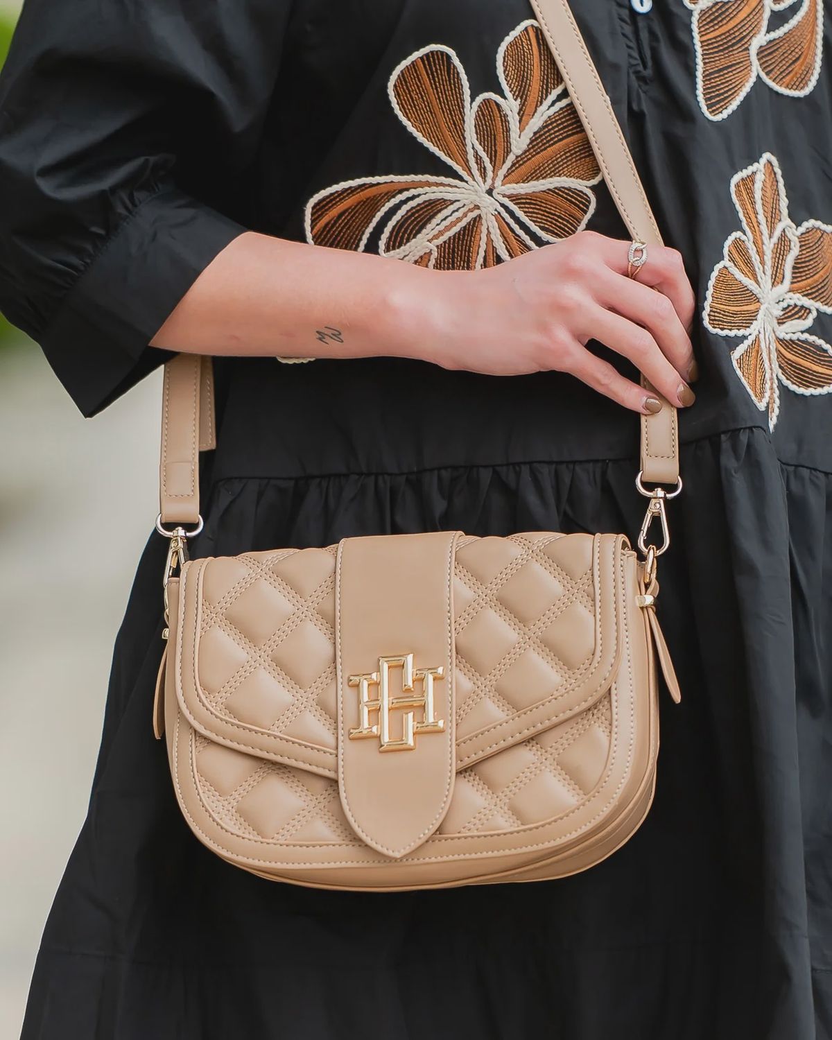 Griffen Crossbody Bag Latte DQ