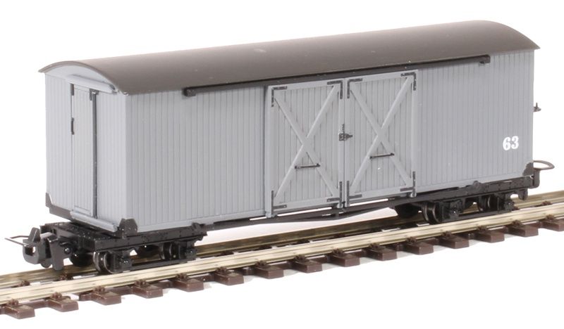 Bachmann Narrow Gauge 393-026 Covered Goods Wagon &#39;Nocton Estates&#39; Light Grey [*SAVE £12!]