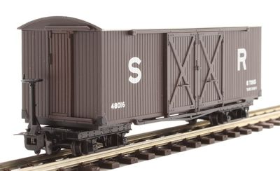 Bachmann Narrow Gauge 393-028 Covered Goods Wagon SR Brown [*SAVE £13!]