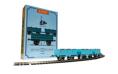 Hornby R40102 L&amp;MR Open Carriage Pack containing 3x Open Carriages (Stephensons Rocket), Era 1 [*SAVE £25!]