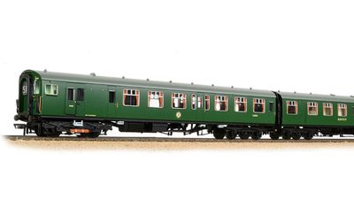 Bachmann Branchline 31-490 (4-BEP) 4-Car EMU 7005 BR (SR) Green [*SAVE £100!]