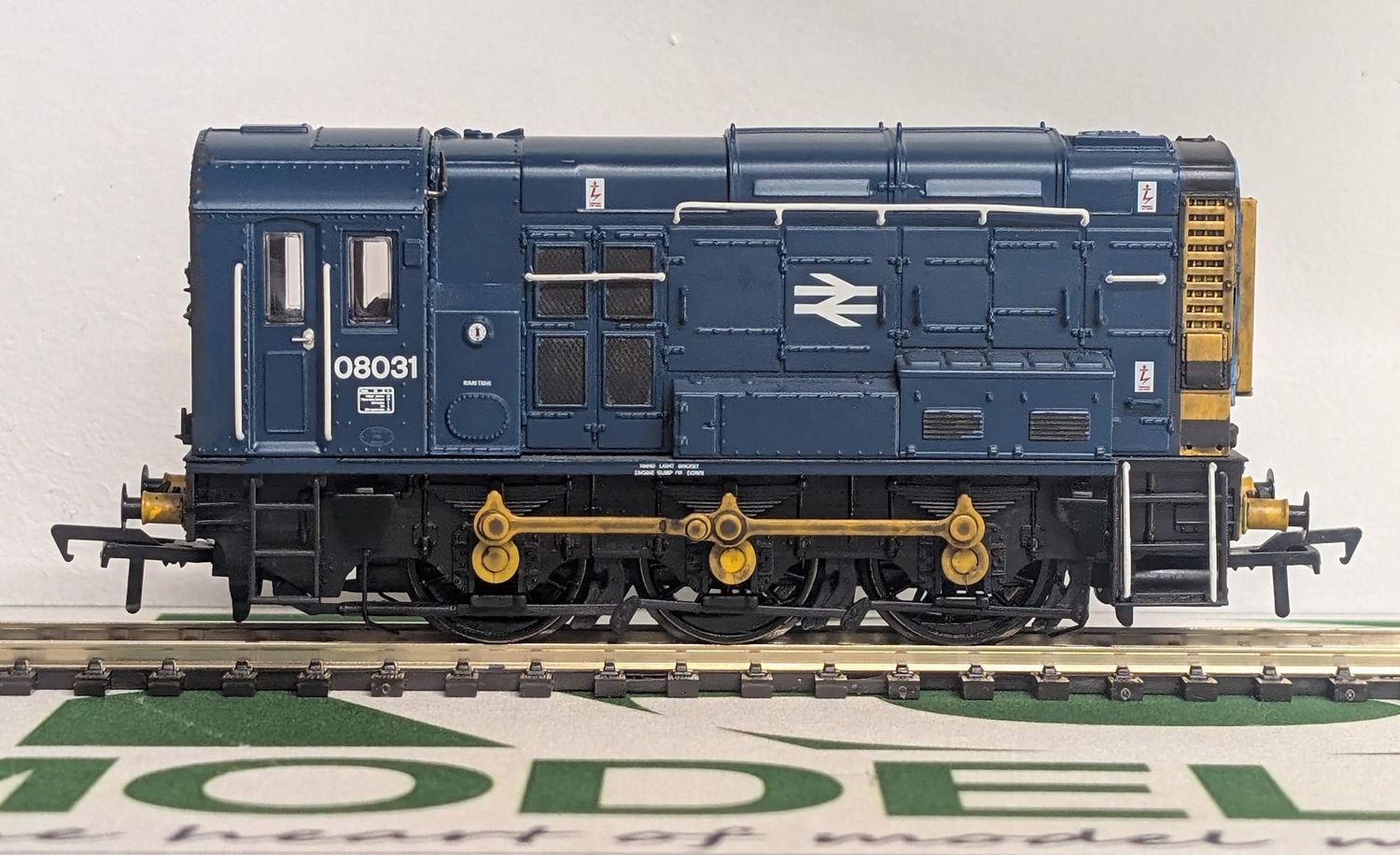 Bachmann Branchline Class 08, 08031, BR Blue, Wasp Stripes, Professional light weathering, [32-115C] [C1]