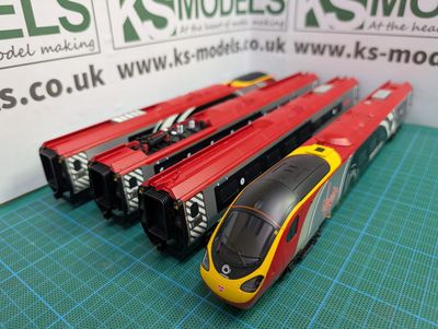 Hornby Class 390 4-Car Pendolino/Alstom Virgin livery [C2]