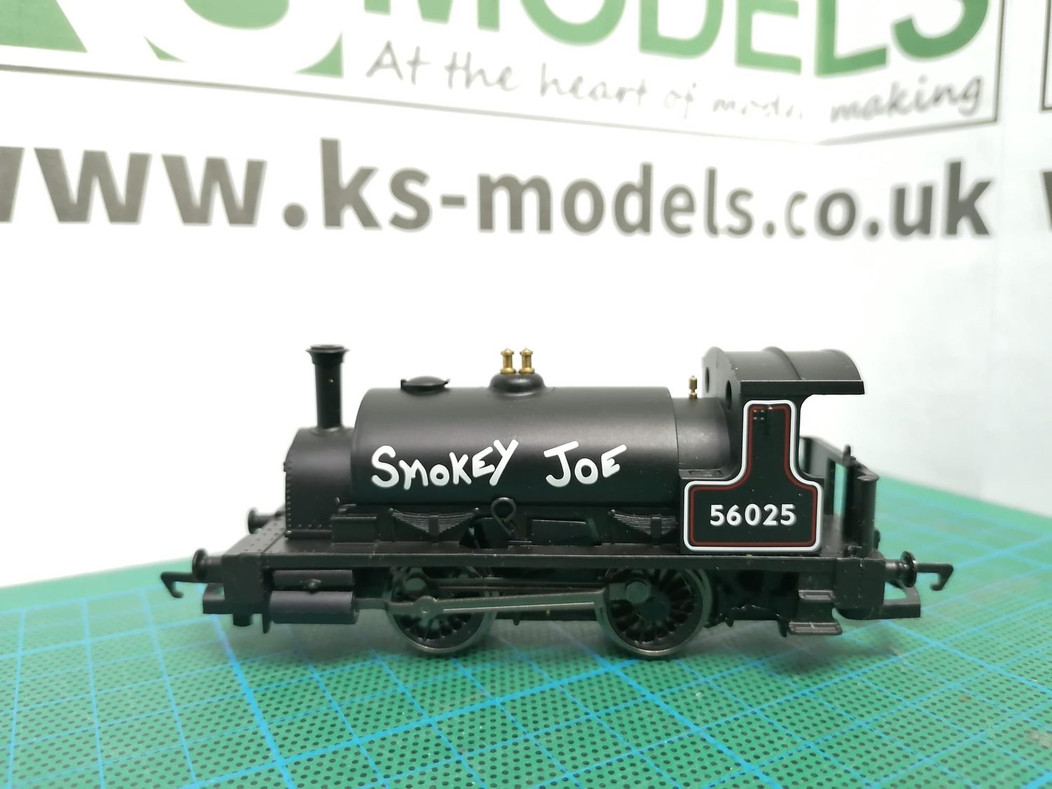 Hornby Class 0F Pug, 0-4-0ST [open cab], 56025, &#39;Smokey Joe&#39;, Black [C2]