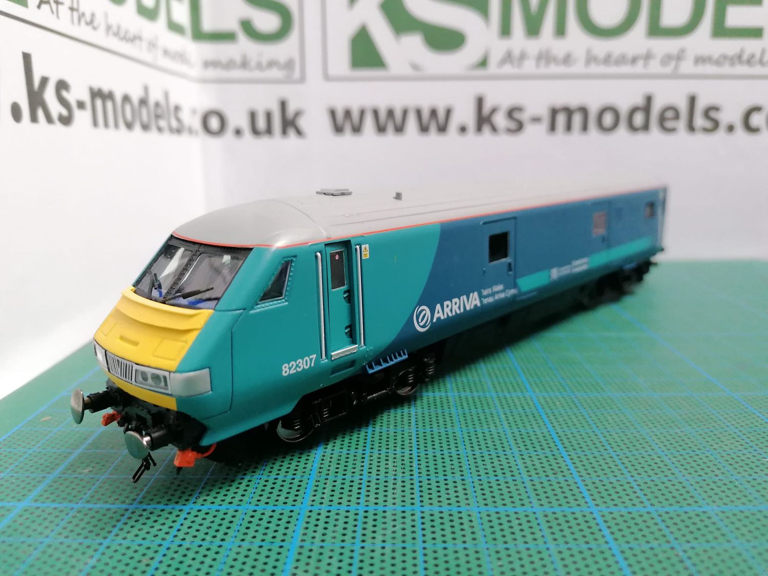 Hornby R4640 Arriva Trains Wales Mk3 DVT 82307 [C1]