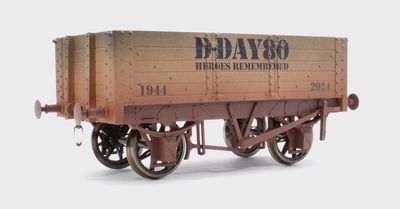 Dapol D-Day 80th Anniversary 5-Plank Weathered [7F-052-015W] [FREE SHIPPING!]