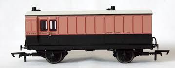 Hornby R40064 LSWR Brake Baggage 4 wheel coach. Oil lamps + step boards 140 [25% Off!*]