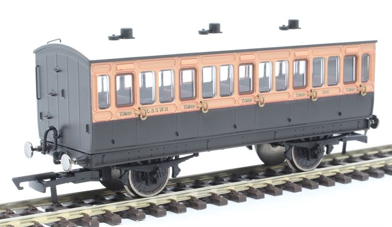 Hornby R40062A LSWR 3rd Class 5 Door 4 wheel coach. Oil lamps + step boards 308 [25% Off!*]