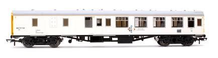 Hornby R40213 Balfour, Mk1 Staff Coach [25% Off!*]