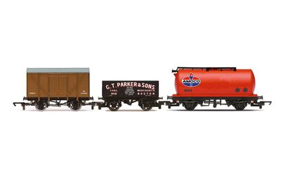 Hornby R60048 RailRoad Triple Wagon Pack, Mixed Wagons with Box Van - Era 3 [25% Off!*]