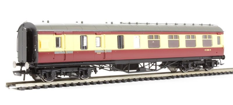 Hornby R4449A BR (ex LMS) Period 3 Corridor Brake 3rd Class, Crimson and Cream [25% Off!*]