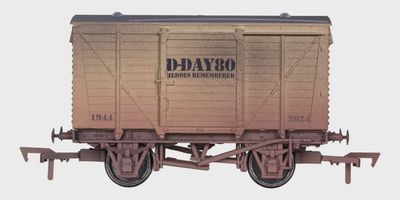 Dapol Ventilated Van D-Day 80th Anniversary Weathered [4F-011-129]
