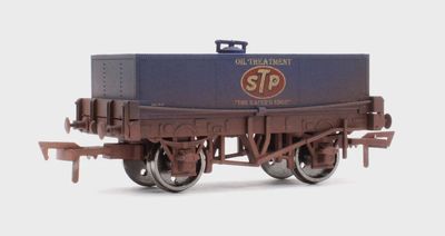 Dapol Rectangular Tank STP Oil Weathered [4F-032-028]