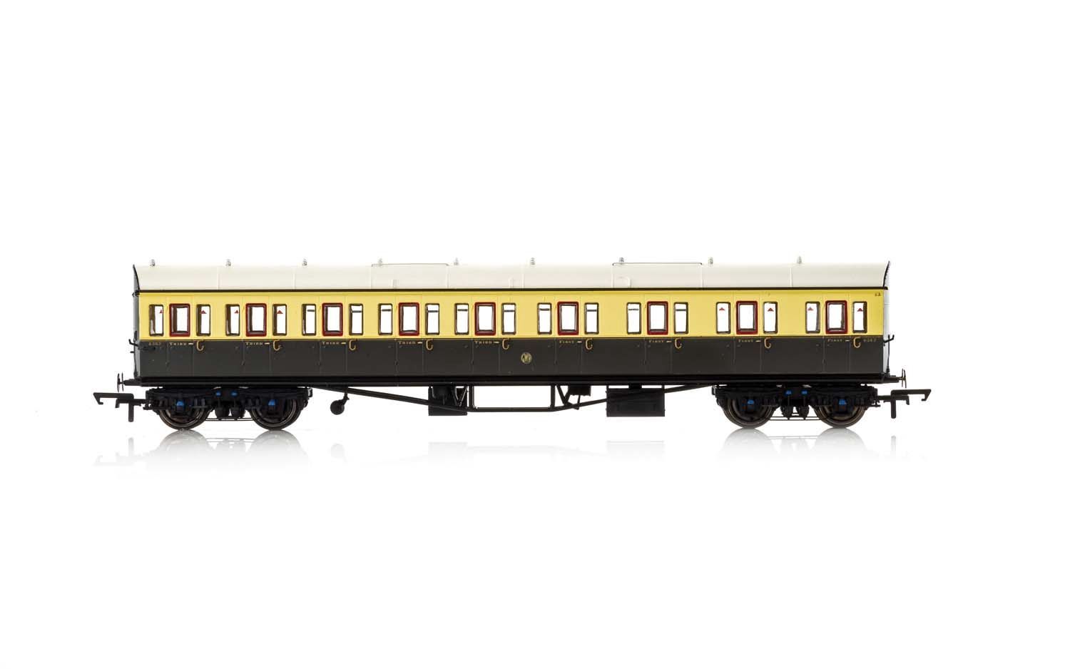Hornby R4875 GWR, Collett 57&#39; Bow Ended E131 Nine Compartment Composite (Right Hand), 6362 - Era 3 [25% Off!*]