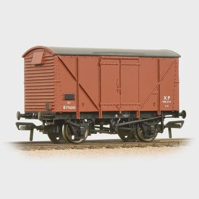 Bachmann Branchline 12T BR Plywood Ventilated Van Bauxite (Early) [38-170D]