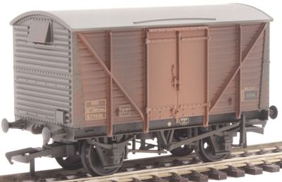 Bachmann Branchline 12T VVV Ventilated Van Plywood Doors BR Bauxite (Weathered) [38-232]