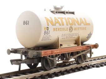 Bachmann Branchline 14T Class A Anchor-Mounted Tank Wagon &#39;National Beznole&#39; (Weathered) [38-778A]