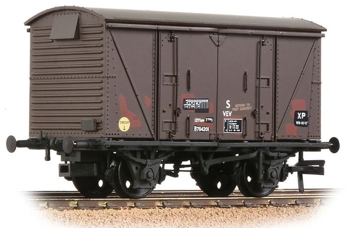 Bachmann Branchline BR 12T &#39;Vanwide&#39; Ventilated Van BR Bauxite (TOPS) Weathered [38-873]
