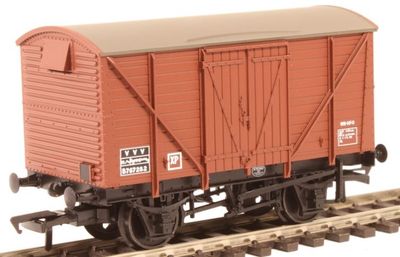 Bachmann Branchline BR 12T Ventilated Van BR Bauxite (TOPS) [38-163]
