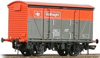 Bachmann Branchline BR Vanwide VEA BR Railfreight Red / Grey [38-881]