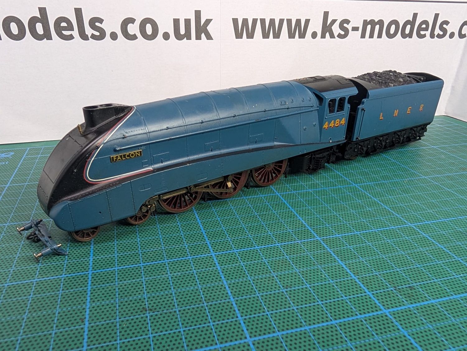 PRE-OWNED Hornby R2779 Class A4, 4484 &#39;Falcon&#39;, LNER Blue, Railroad range, Boxed