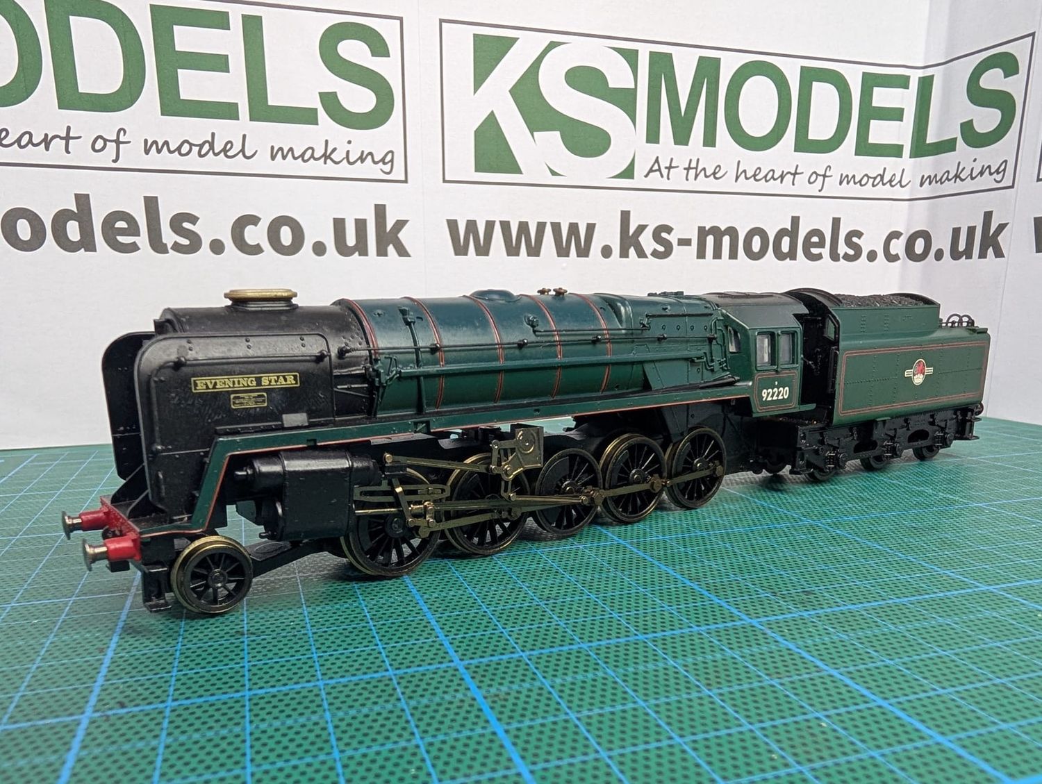 PRE-OWNED Hornby R2785 Std Class 9F &#39;Evening Star&#39;, 92220, Railroad range, Boxed