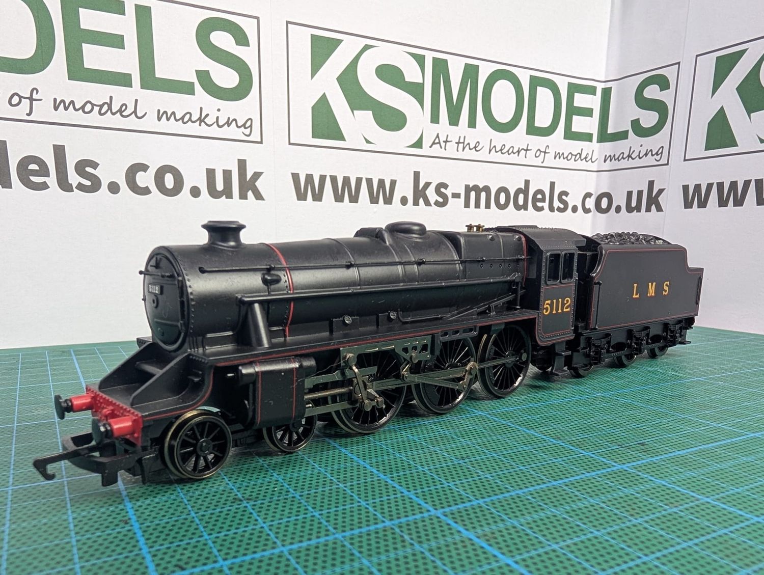 PRE-OWNED Hornby R2881 LMS Class (Black) 5, 5112, LMS black/lined red, Railroad range [C2]