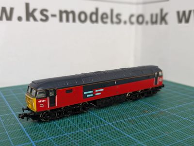 PRE-OWNED Graham Farish Class 47 &#39;Rail Express&#39; red/blue livery, 47 594 [8025] [C1]