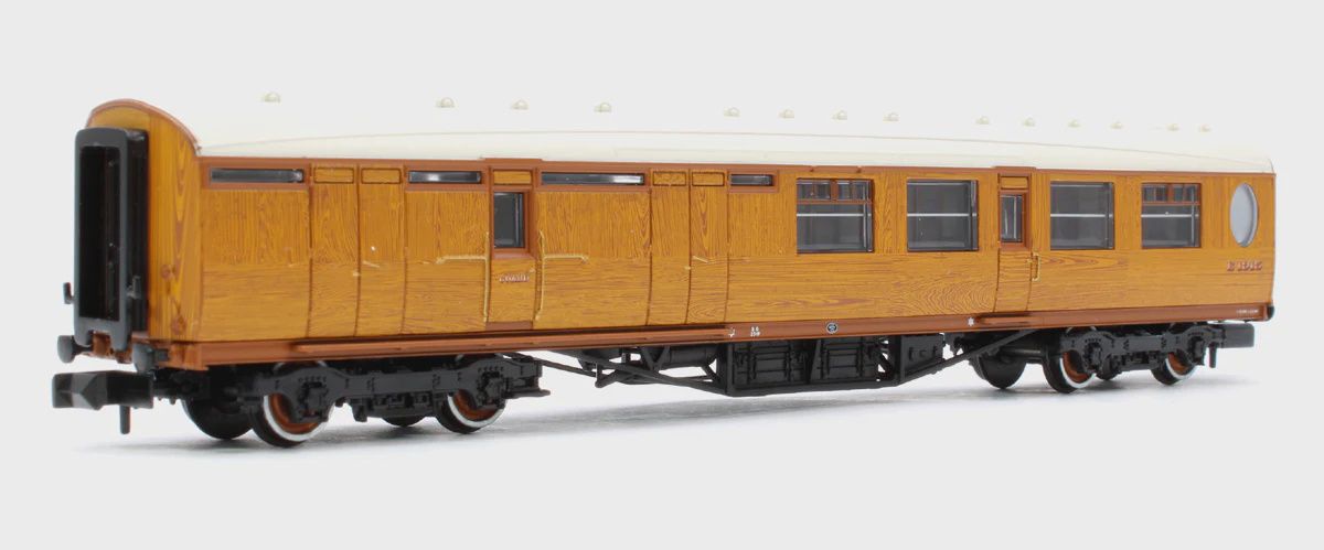 Graham Farish LNER Thompson 3rd Class Brake Corridor LNER Teak [376-275]