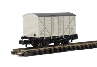 Graham Farish 10T Insulated Van BR White [373-725B]