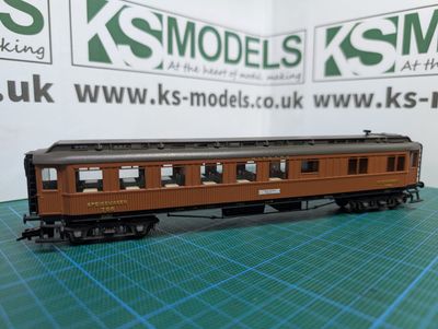 PRE-OWNED Fleischmann HO Gauge 5081K passenger coach, Speisewagen 798 of the MITROPA company