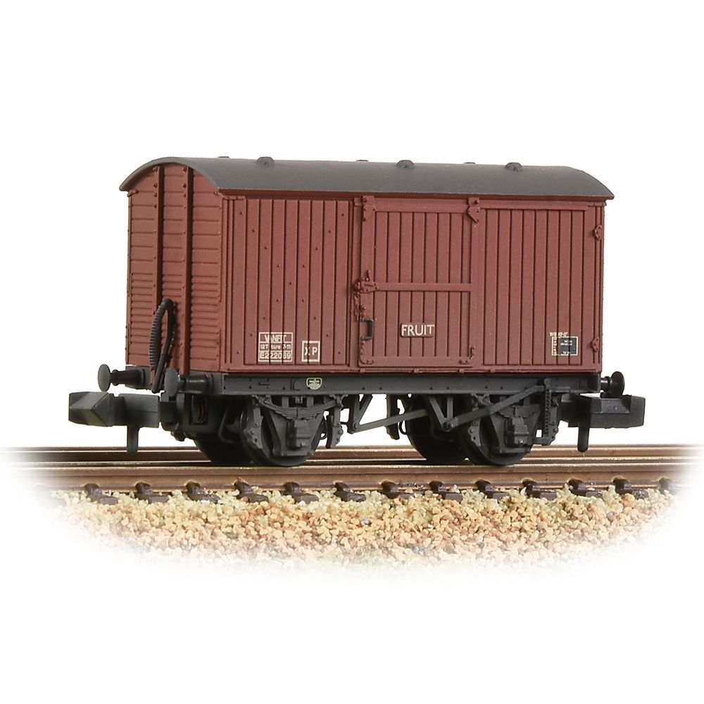 Graham Farish LNER 12T Vanfit Fruit Van BR Bauxite (weathered) [377-986A]