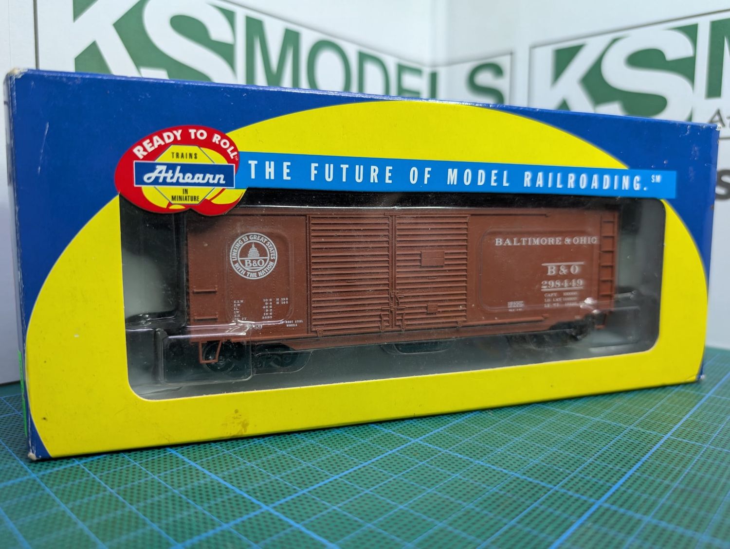 PRE-OWNED Athearn HO Gauge Baltimore &amp; Ohio 40&#39; Double-Door Box Car #298449 [70871]